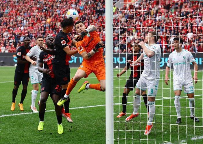 精妙配合后低射破门,巴斯克斯打进勒沃库森生涯首球 精妙配合后低射破门,巴斯克斯打进勒沃库森生涯首球