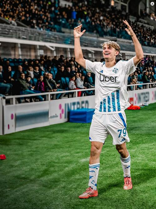 科莫23场首发无本土球员，追平意甲全外援首发纪录