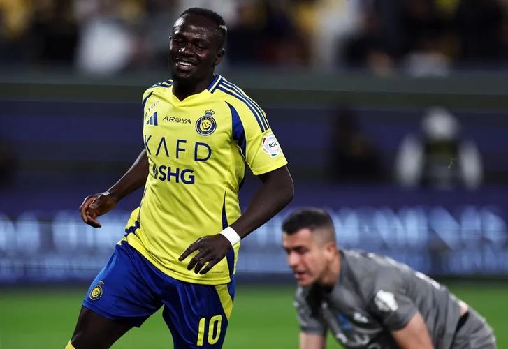 马内本场数据：打入1球，3次成功过人，传球成功率85.7%