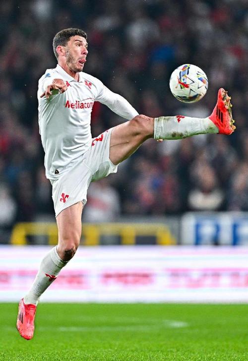 罗马诺：戈森斯想留在佛罗伦萨帮球队保级，无意去森林