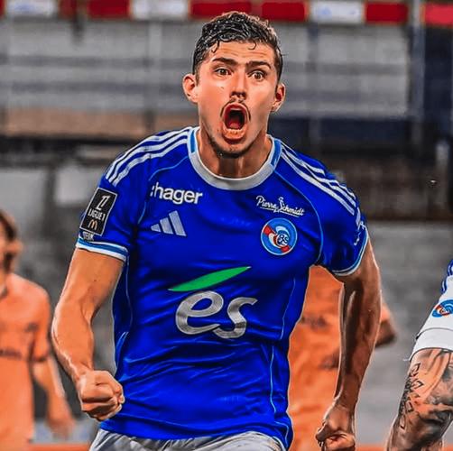 阿什拉夫蹬踏帕尼切利小腿，主裁观看VAR后将他罚下