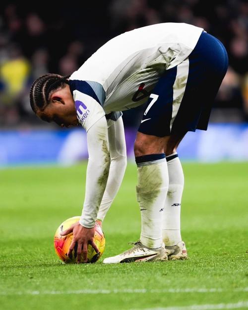 哈维-西蒙斯赛后社媒发布出UNO牌梗图：UNO说是平局